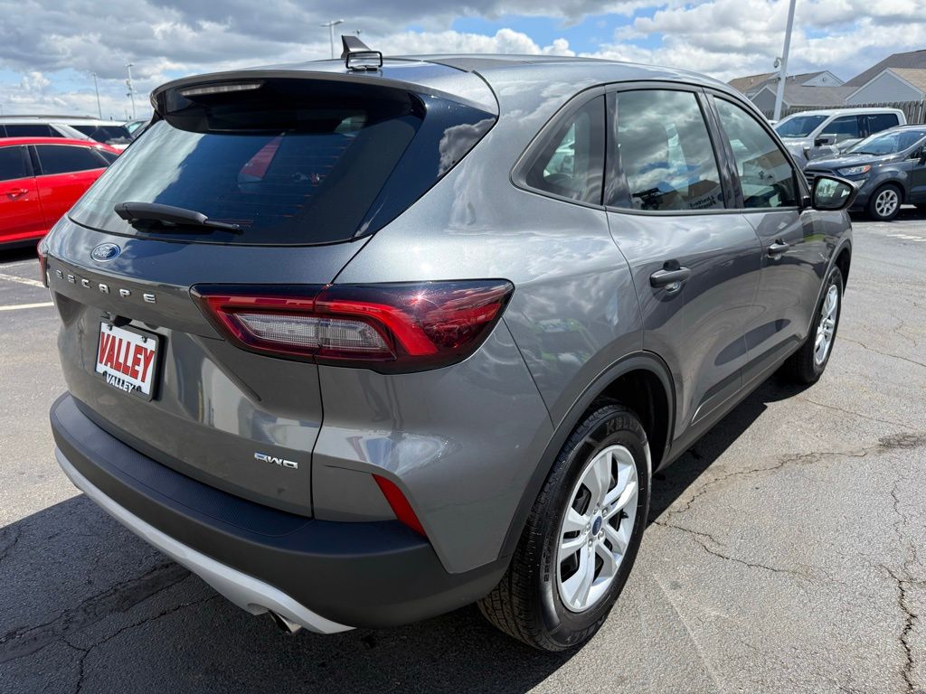 Used 2023 Ford Escape - photo 2