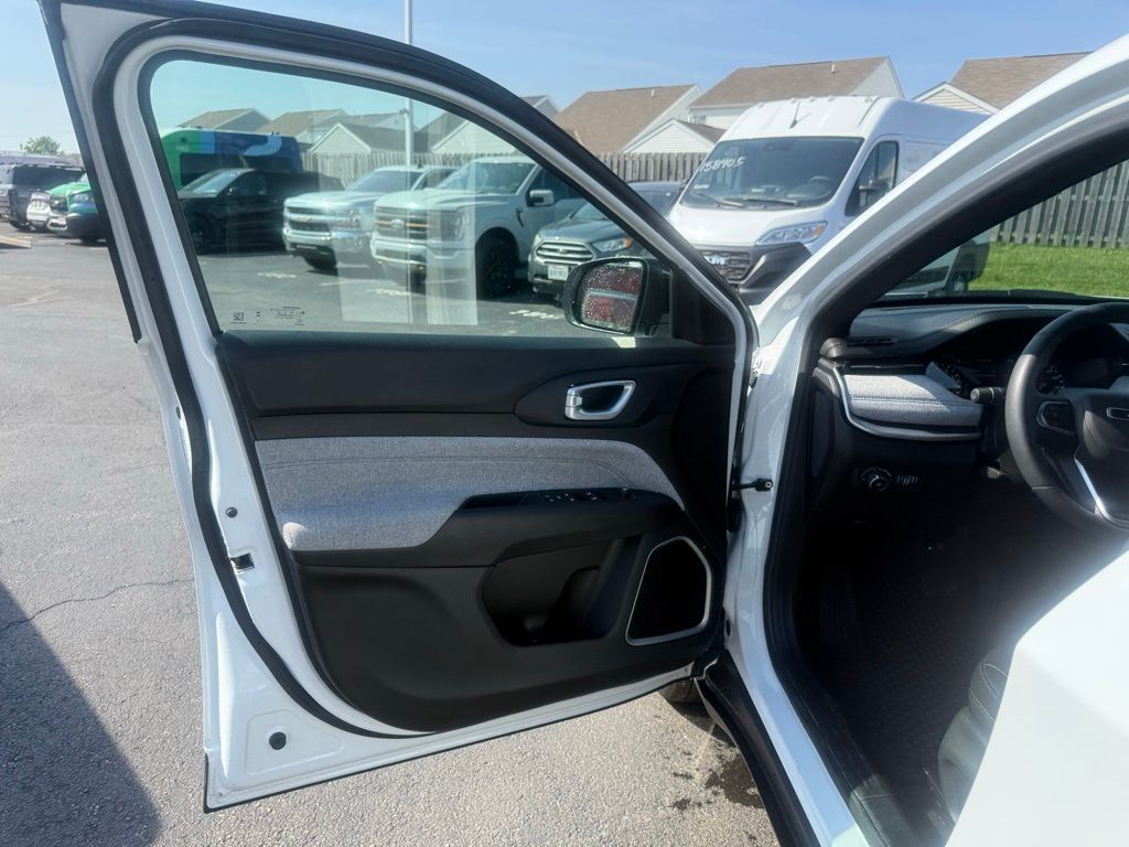 Used 2023 Jeep Compass - photo 30