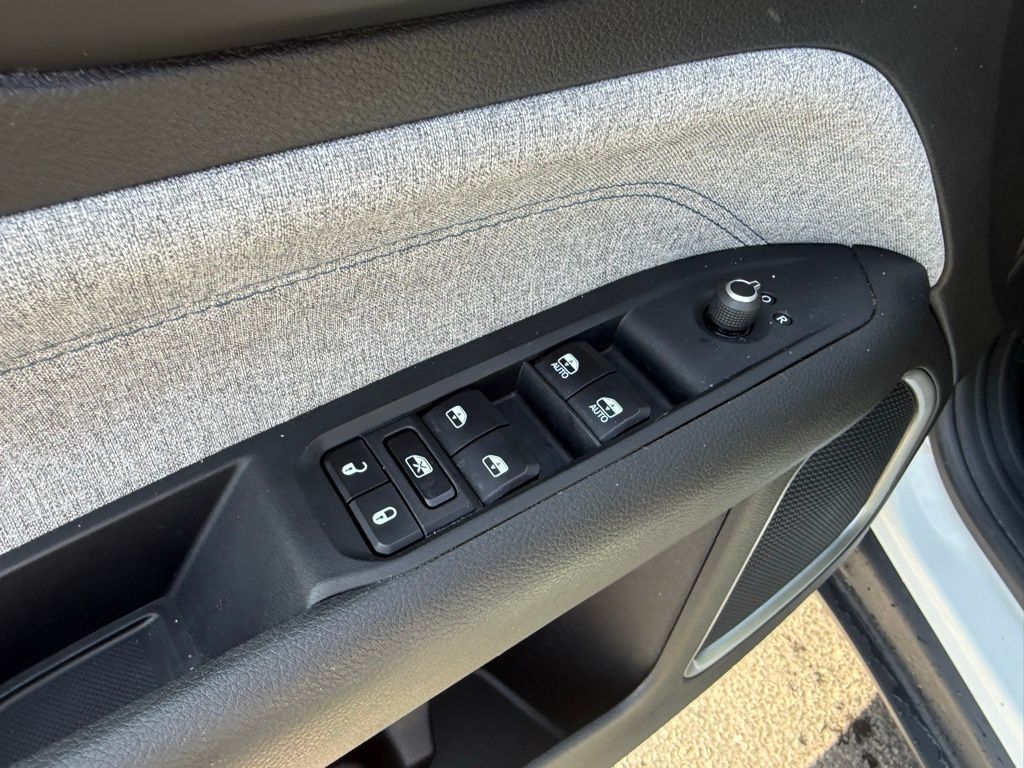 Used 2023 Jeep Compass - photo 31