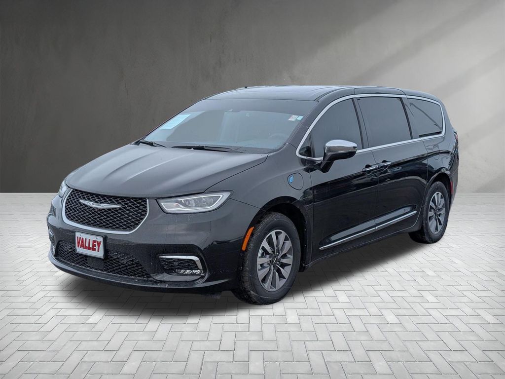 Used 2023 Chrysler Pacifica Limited Minivan - photo 2