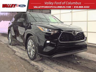 Used 2025 Toyota Highlander - photo 1