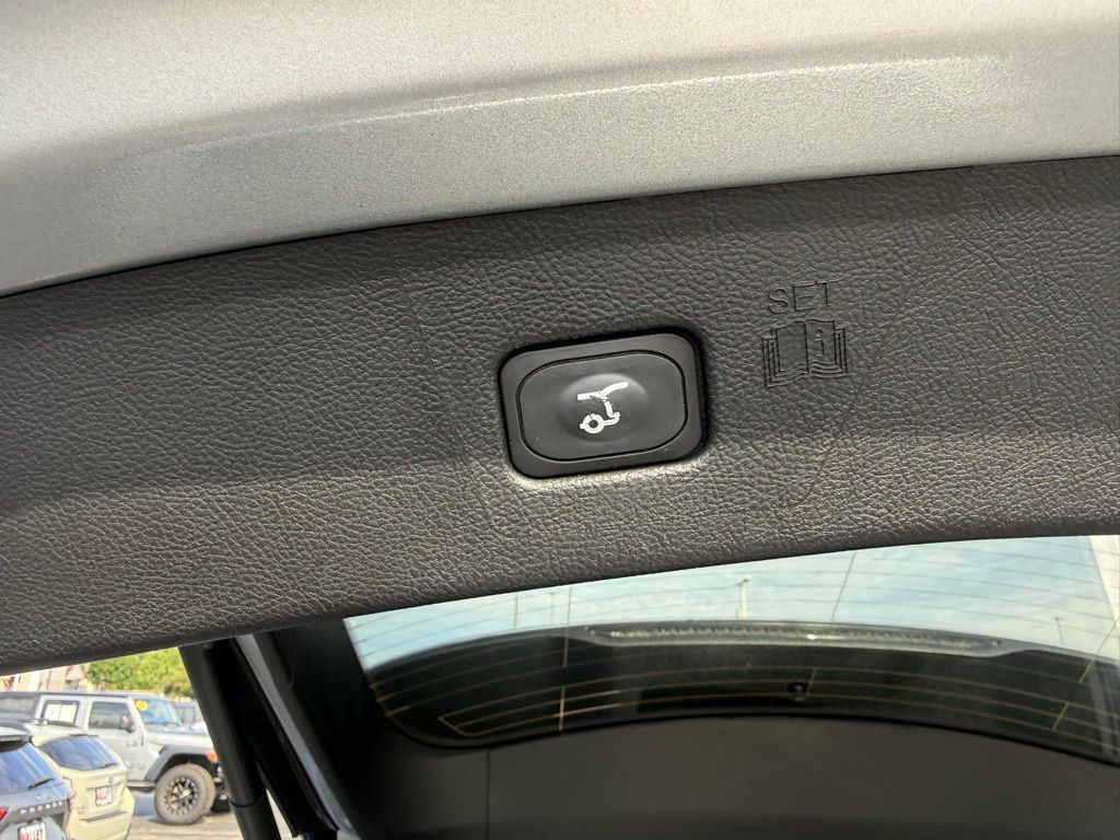 Used 2023 Ford Edge - photo 45