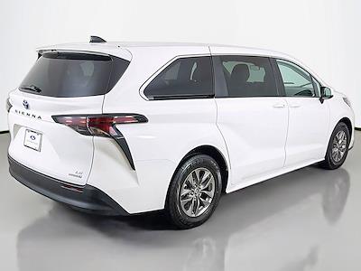 Used 2024 Toyota Sienna LE Minivan for sale #212760F02 - photo 2