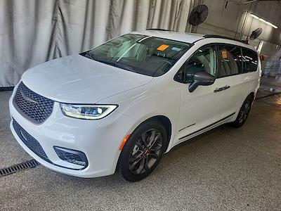 2023 Chrysler Pacifica FWD Minivan for sale #569077F01 - photo 2