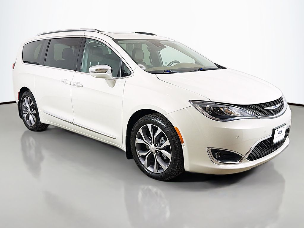 Used 2017 Chrysler Pacifica - photo 2