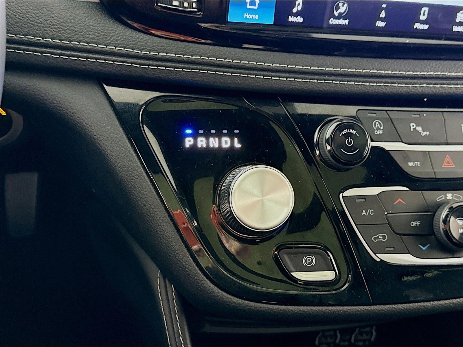 Used 2025 Chrysler Pacifica - photo 13