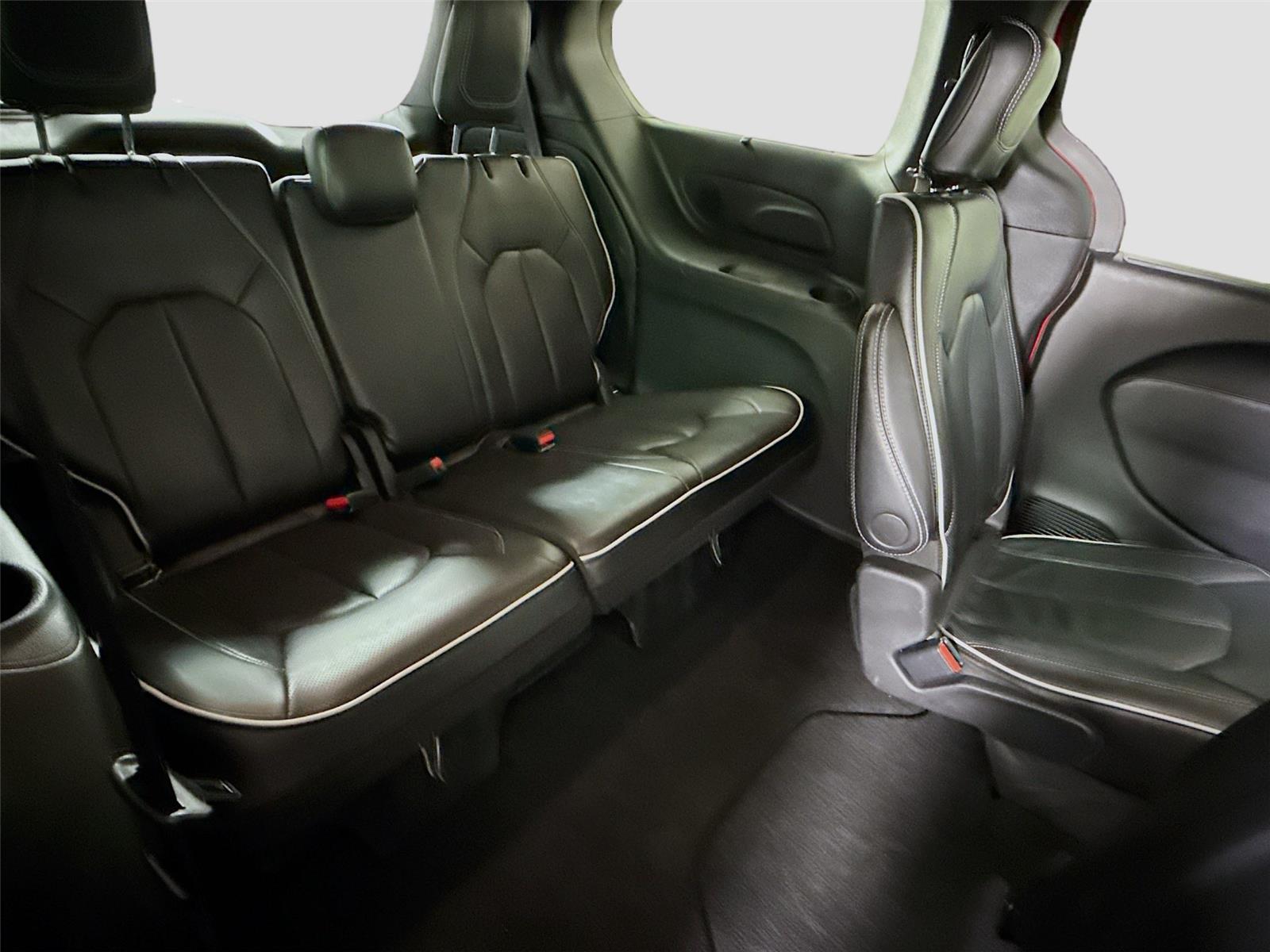 Used 2025 Chrysler Pacifica - photo 23