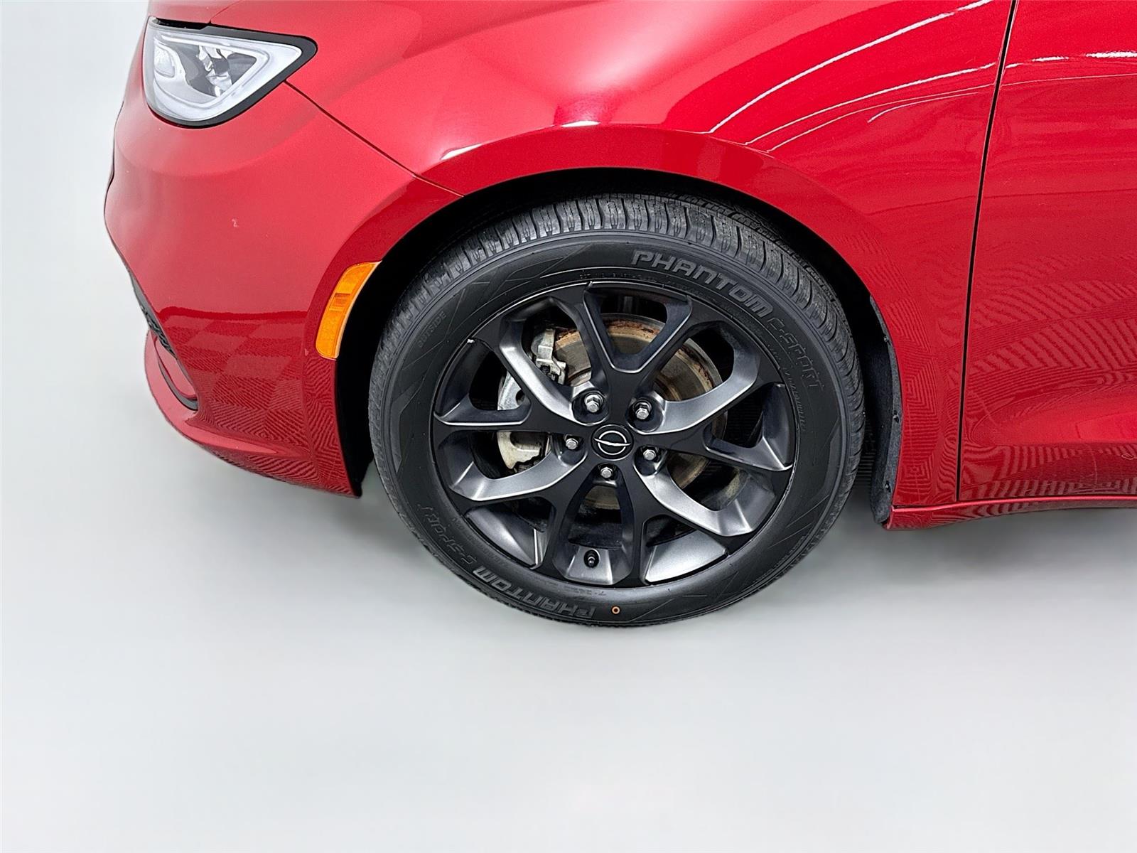 Used 2025 Chrysler Pacifica - photo 28