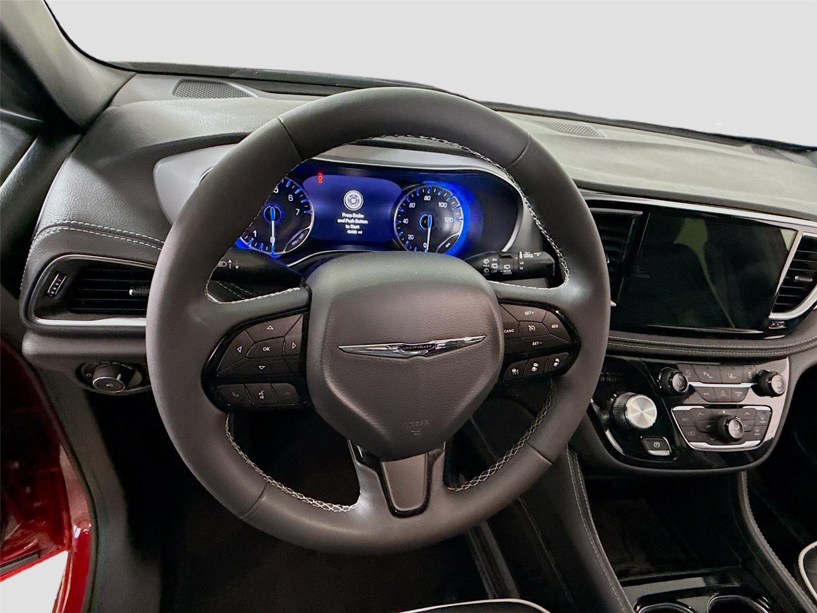 Used 2025 Chrysler Pacifica - photo 7