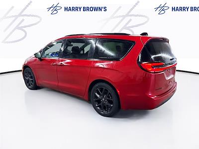 Used 2025 Chrysler Pacifica - photo 1