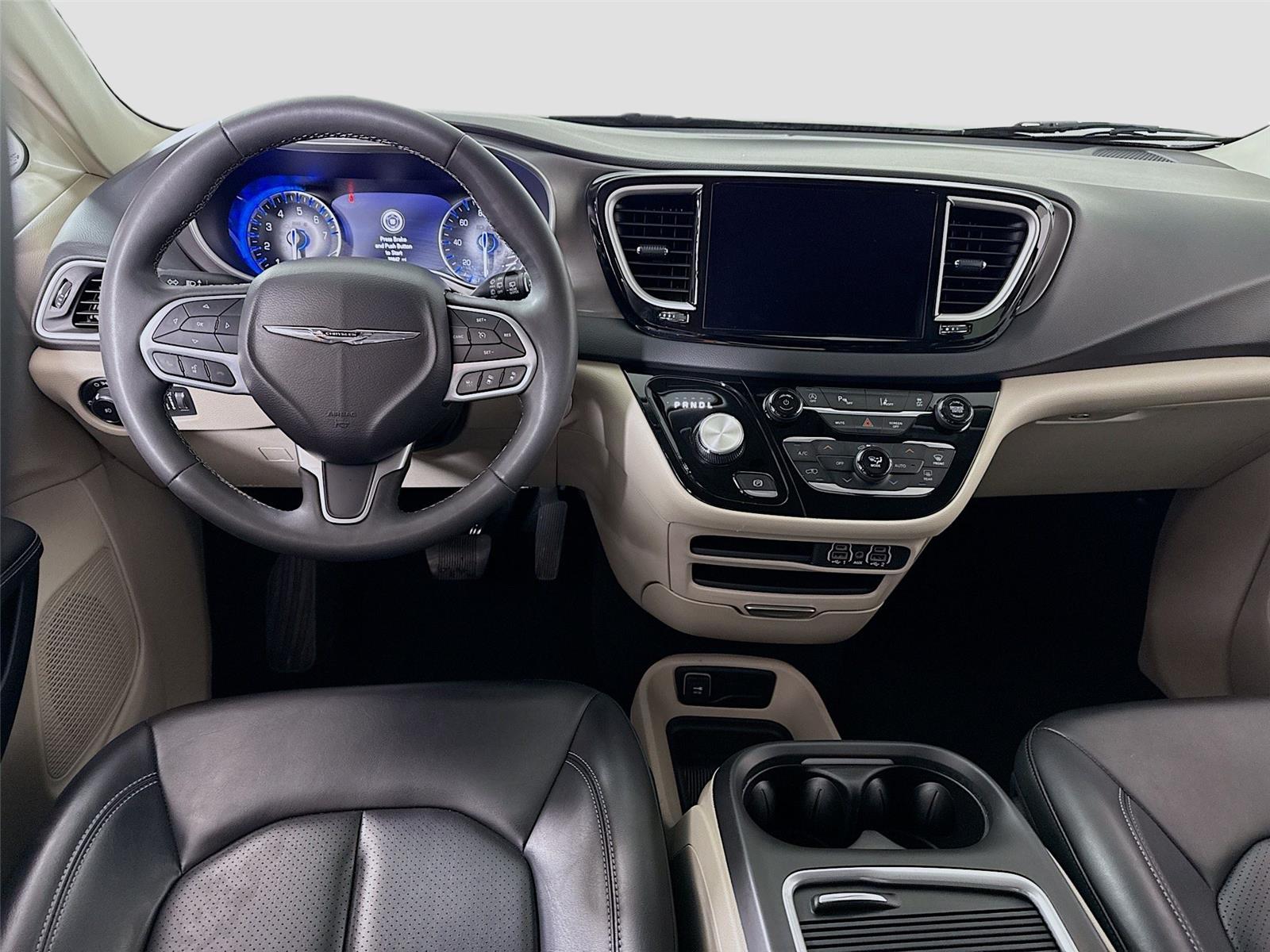 Used 2023 Chrysler Pacifica - photo 2