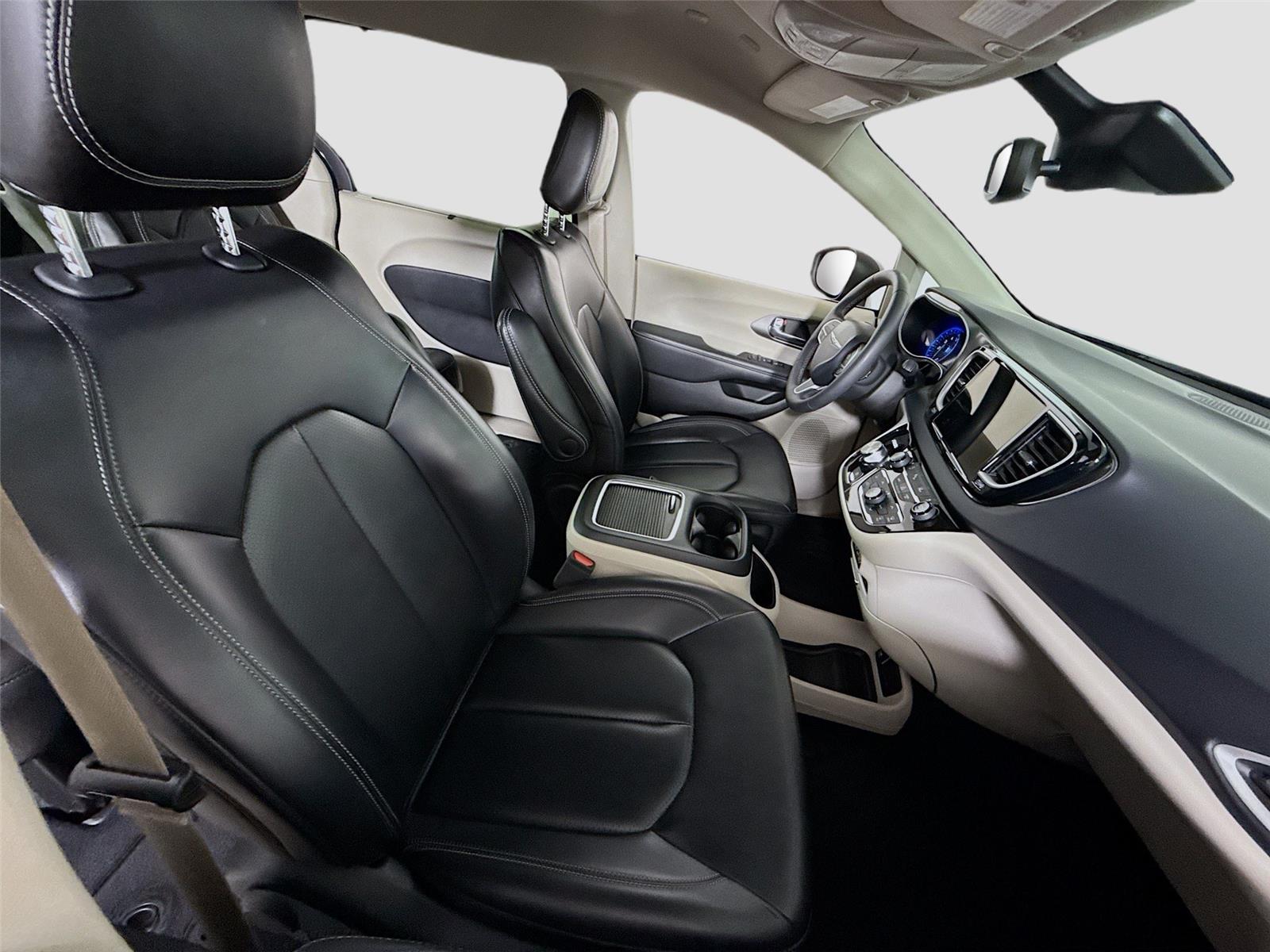 Used 2023 Chrysler Pacifica - photo 23