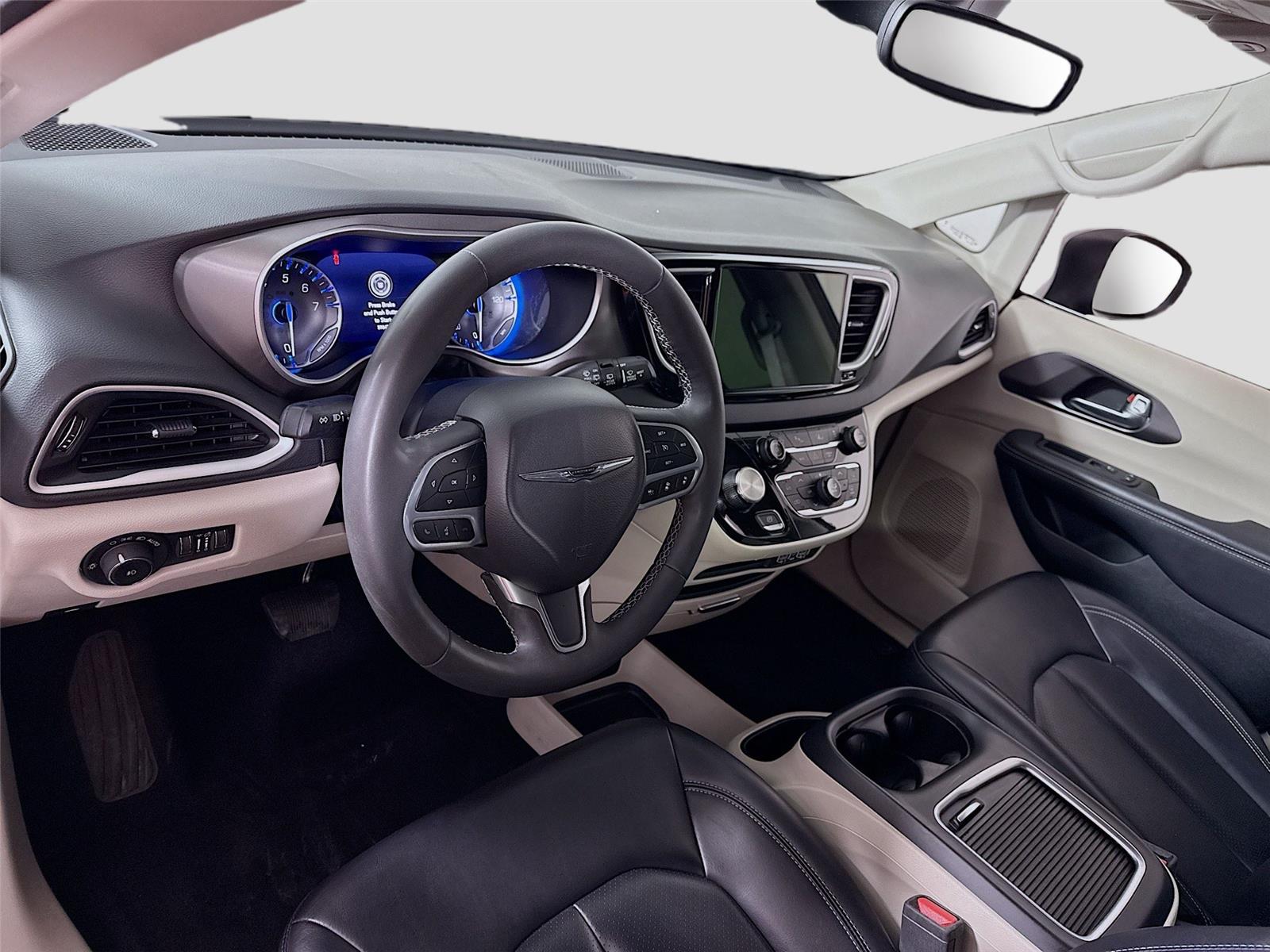 Used 2023 Chrysler Pacifica - photo 5