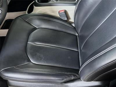 Used 2023 Chrysler Pacifica - photo 2