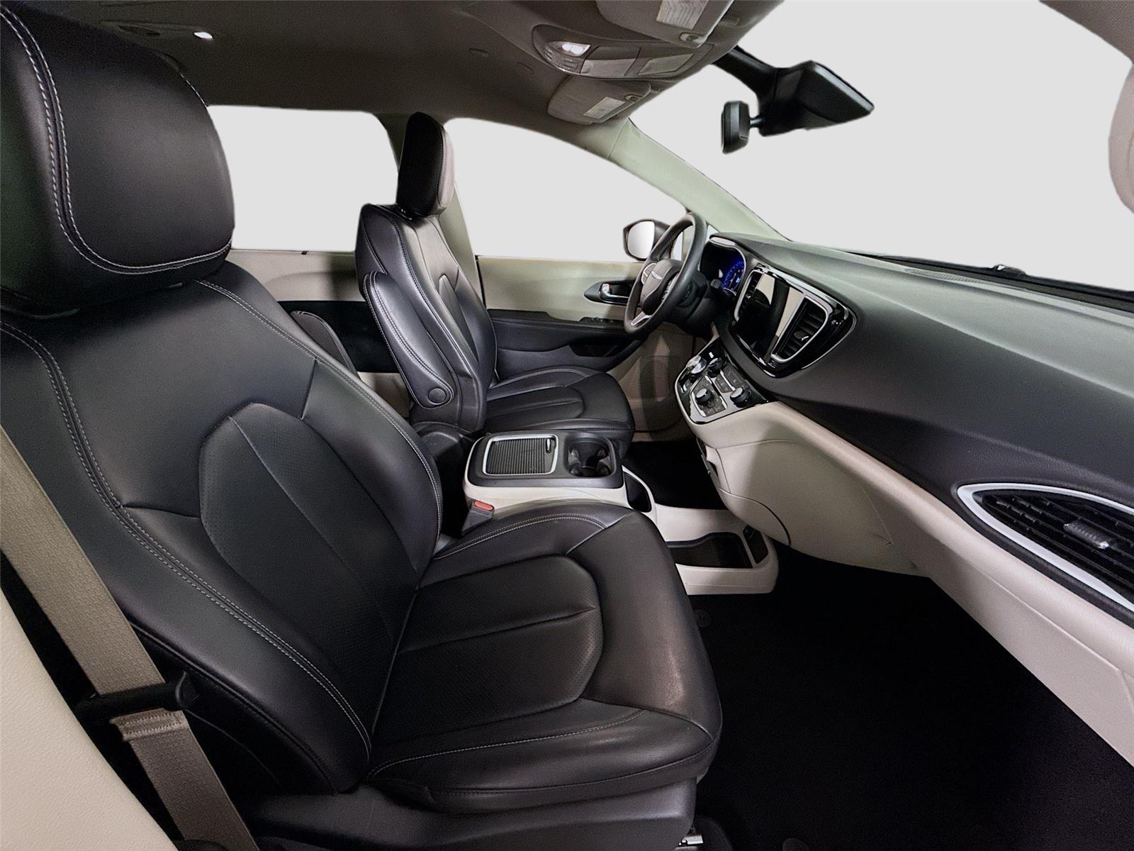 Used 2023 Chrysler Pacifica - photo 23