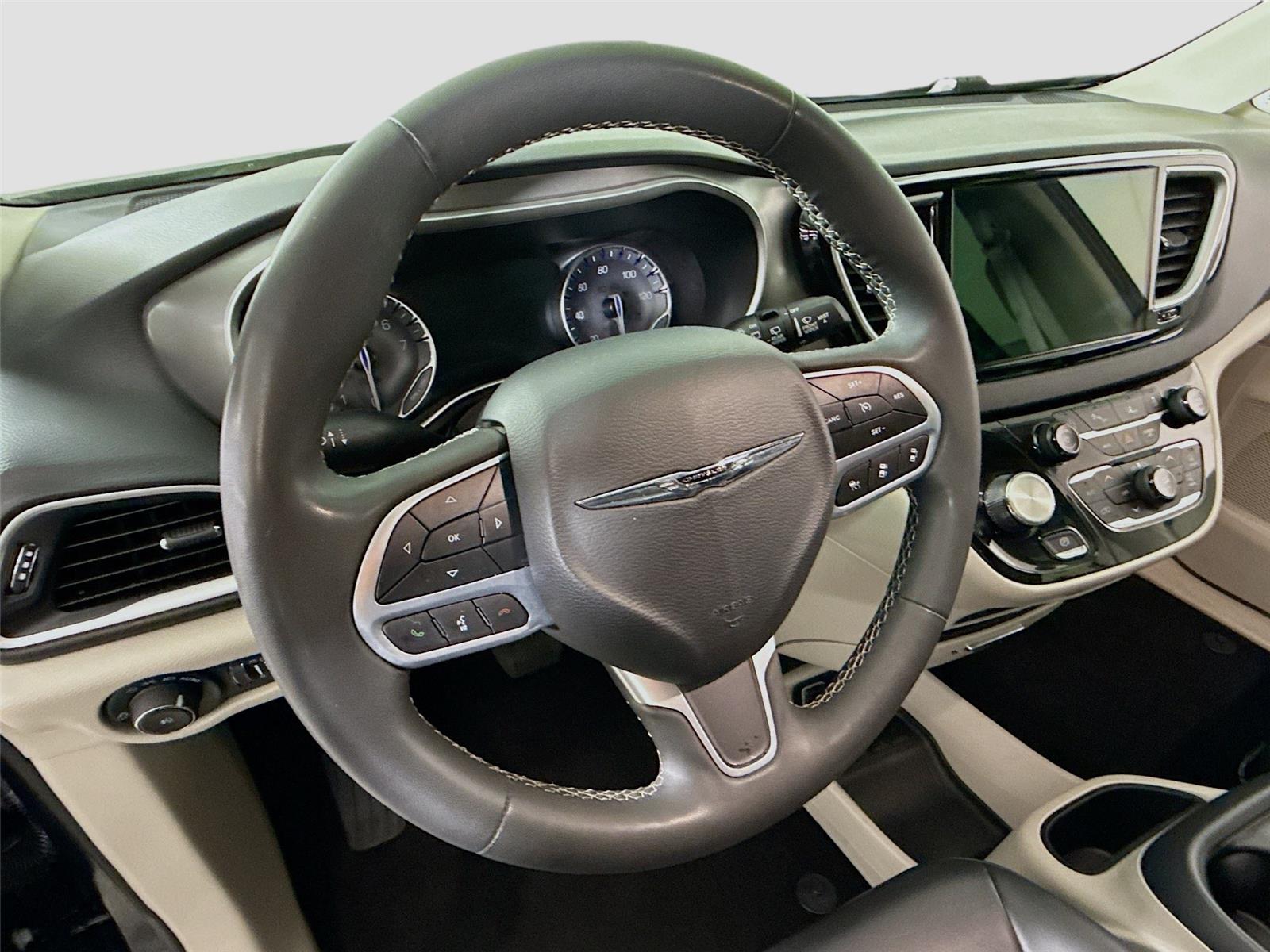Used 2023 Chrysler Pacifica - photo 7