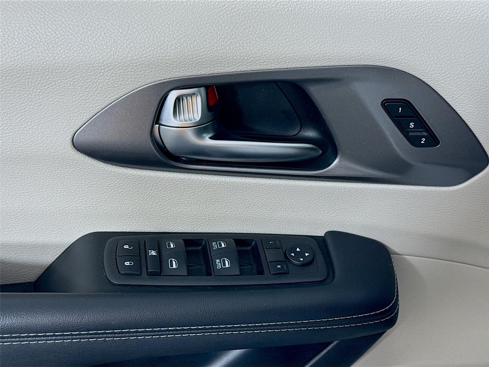Used 2023 Chrysler Pacifica - photo 13