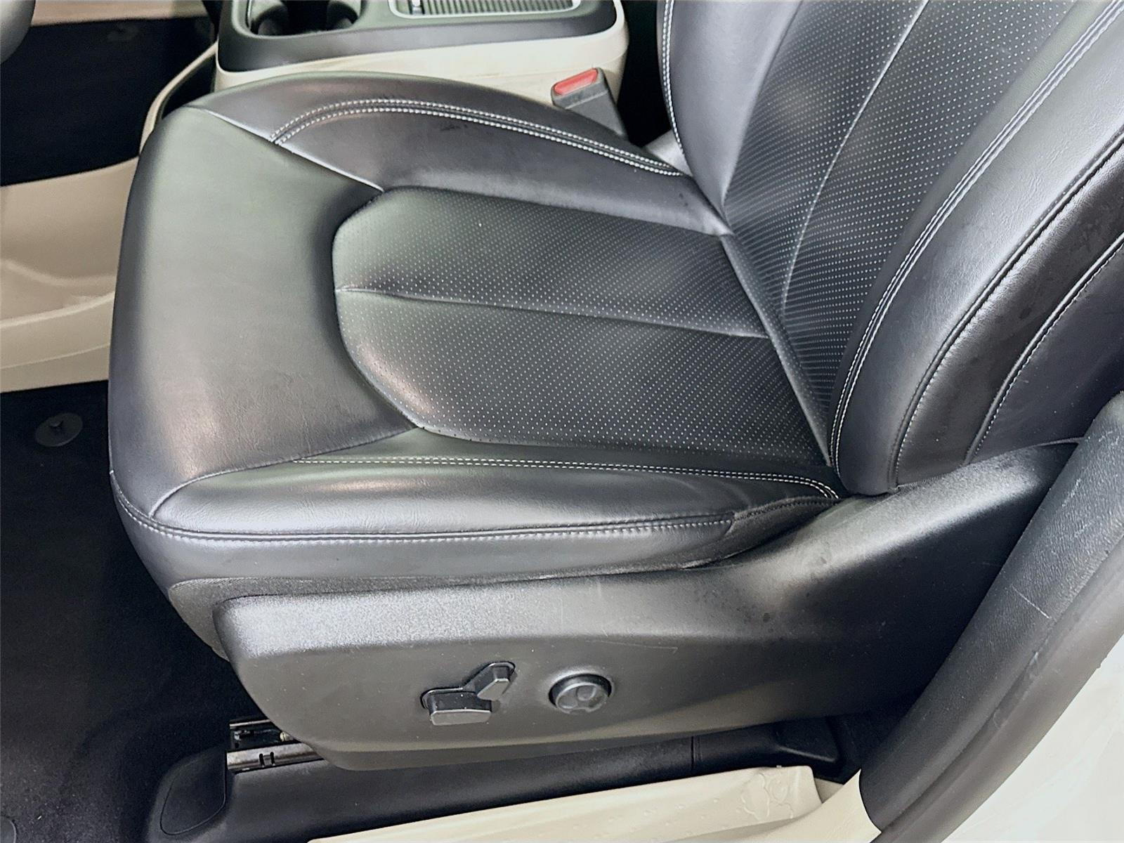 Used 2023 Chrysler Pacifica - photo 14