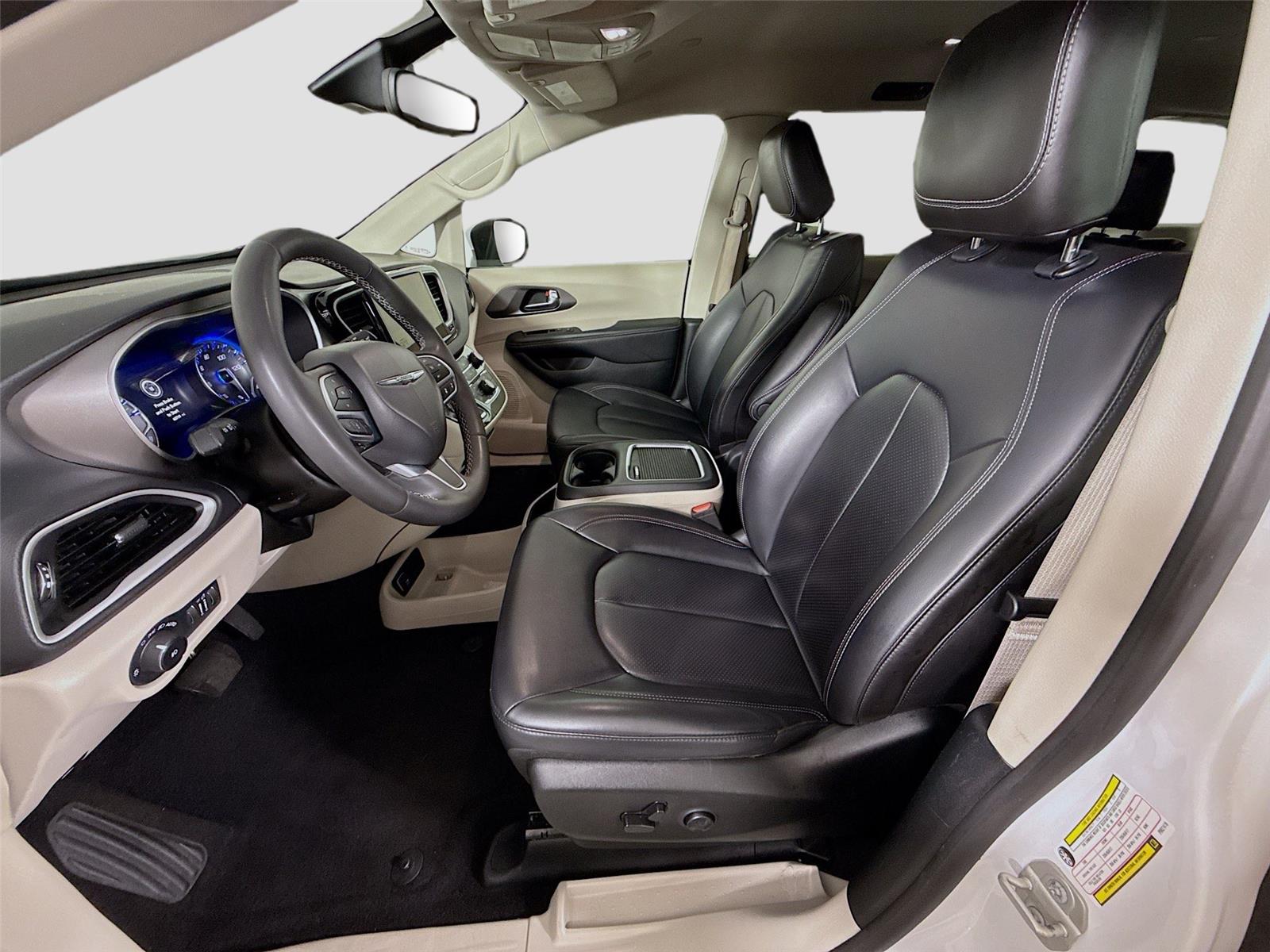 Used 2023 Chrysler Pacifica - photo 16