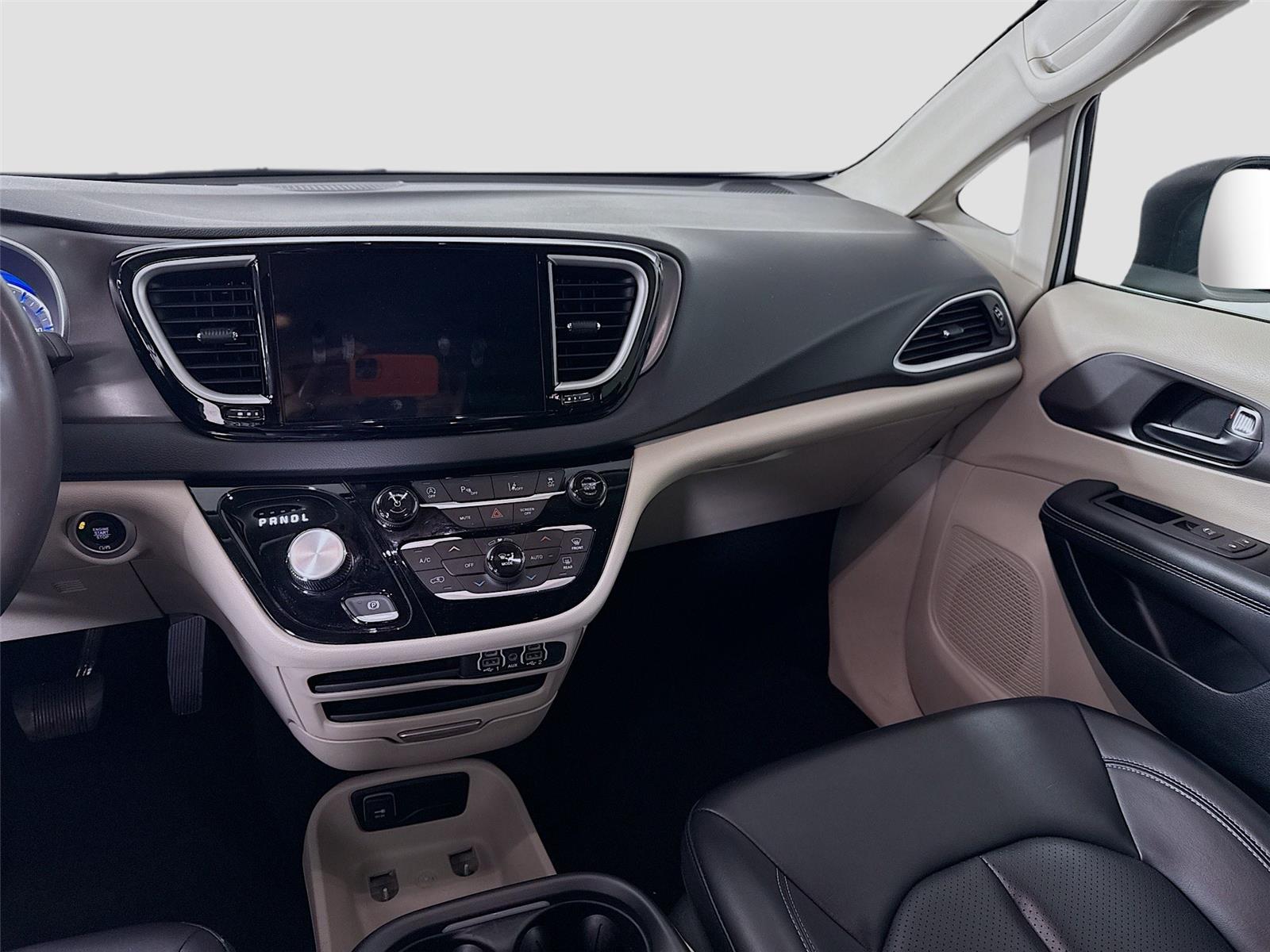 Used 2023 Chrysler Pacifica - photo 17