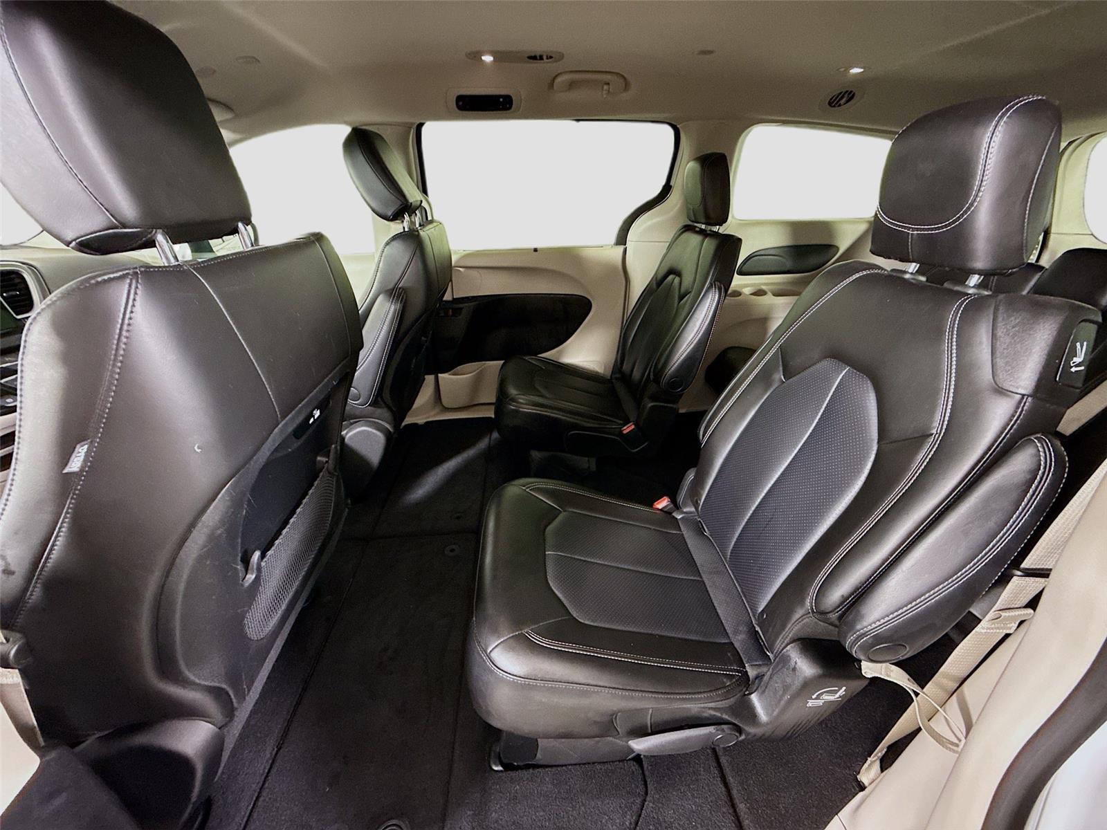 Used 2023 Chrysler Pacifica - photo 18