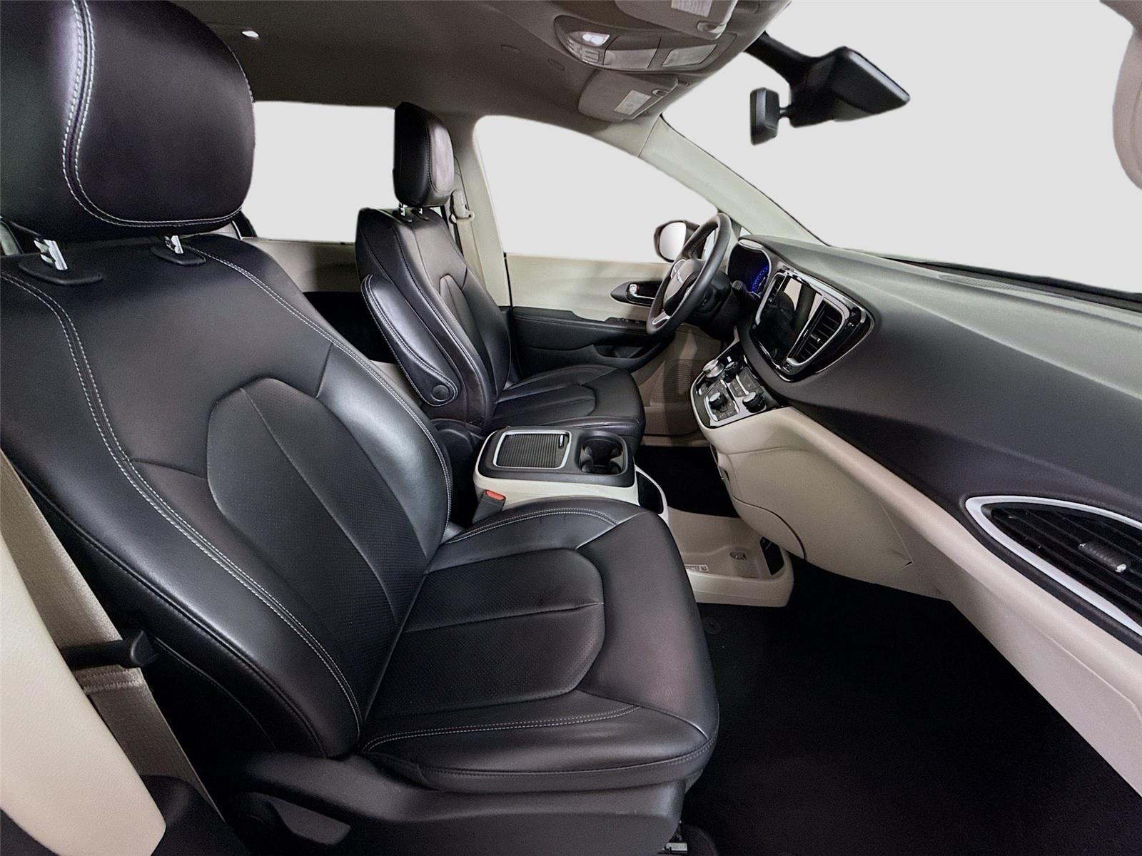 Used 2023 Chrysler Pacifica - photo 23