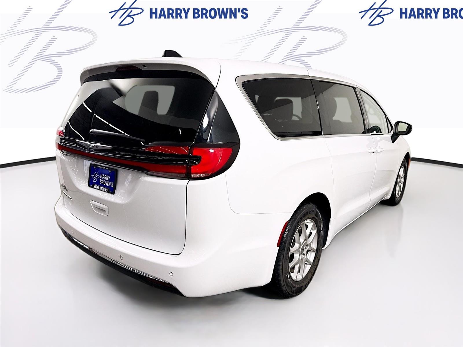 Used 2023 Chrysler Pacifica - photo 33