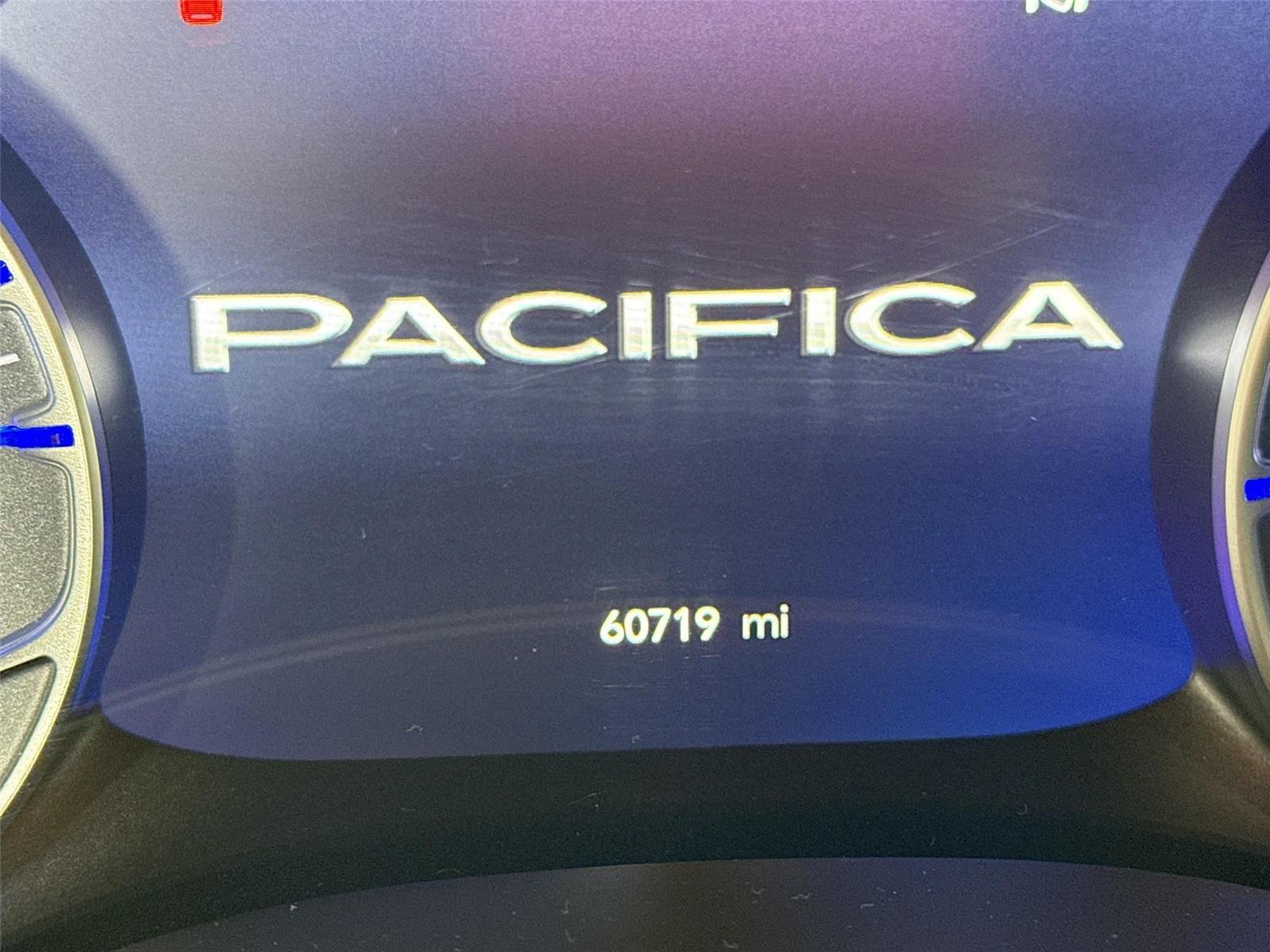 Used 2023 Chrysler Pacifica - photo 8