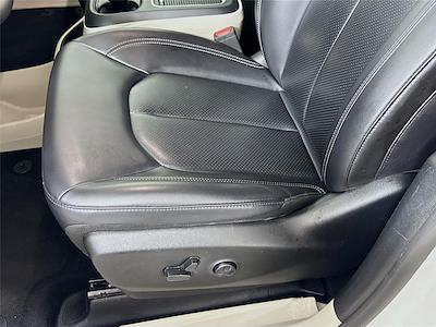 Used 2023 Chrysler Pacifica - photo 1