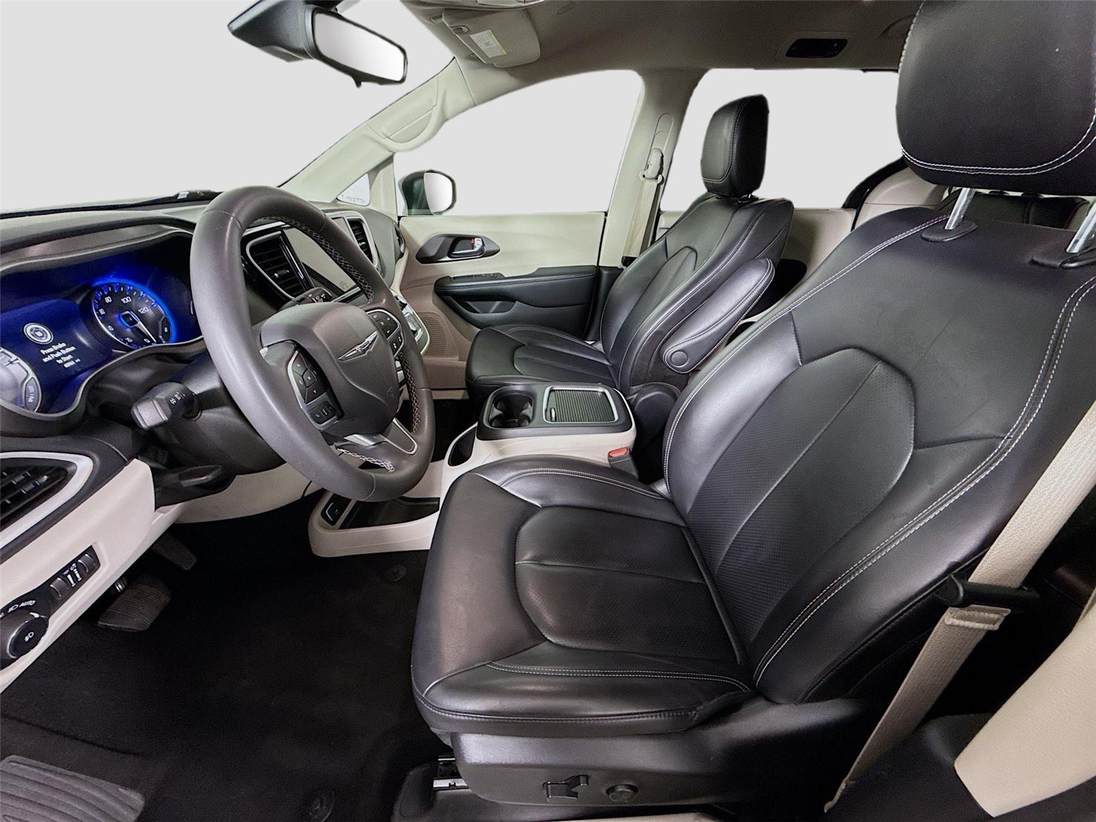 Used 2023 Chrysler Pacifica - photo 16