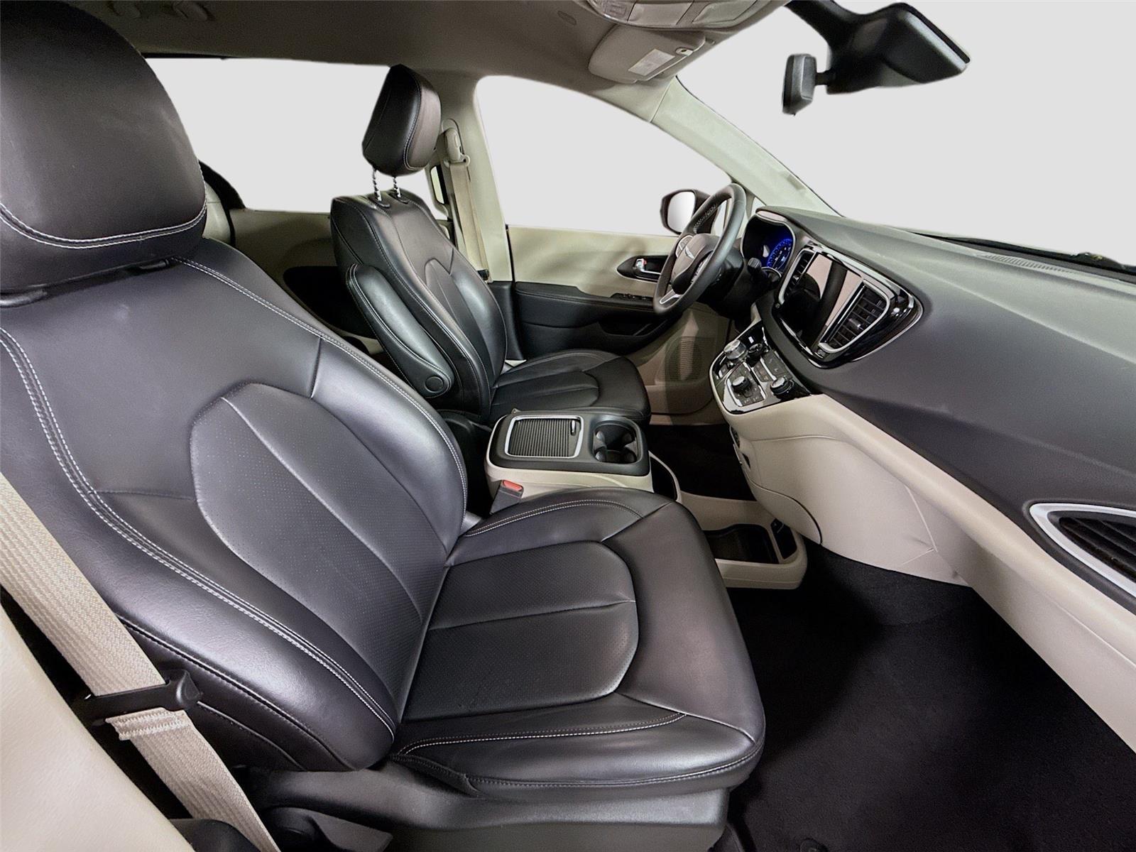 Used 2023 Chrysler Pacifica - photo 23