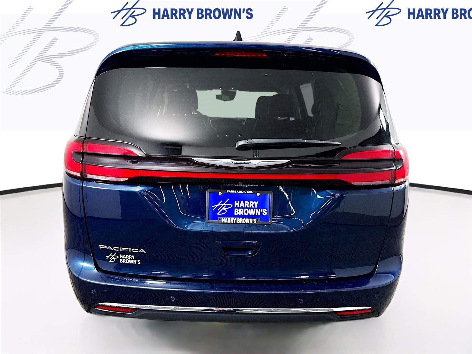 Used 2023 Chrysler Pacifica - photo 32