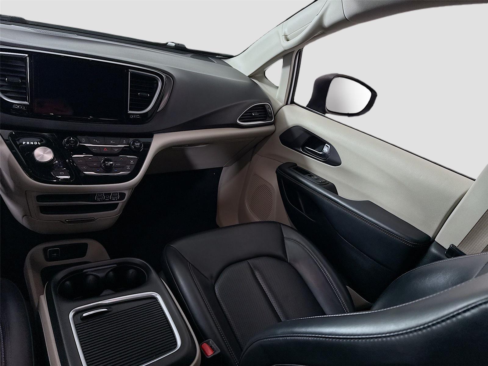 Used 2023 Chrysler Pacifica - photo 17