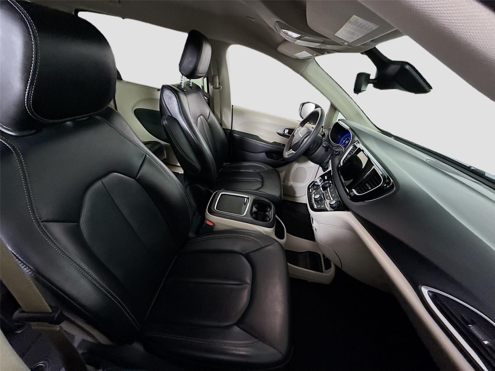 Used 2023 Chrysler Pacifica - photo 23