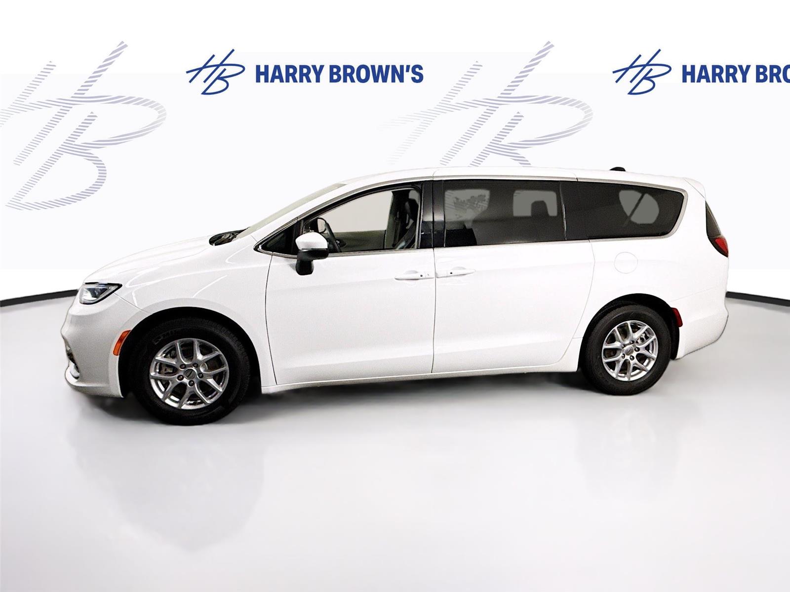Used 2023 Chrysler Pacifica - photo 30
