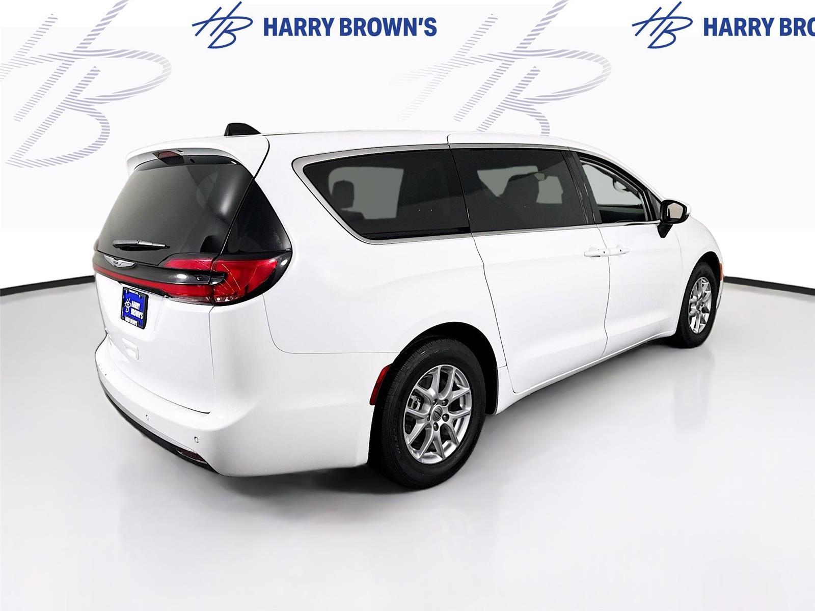 Used 2023 Chrysler Pacifica - photo 33
