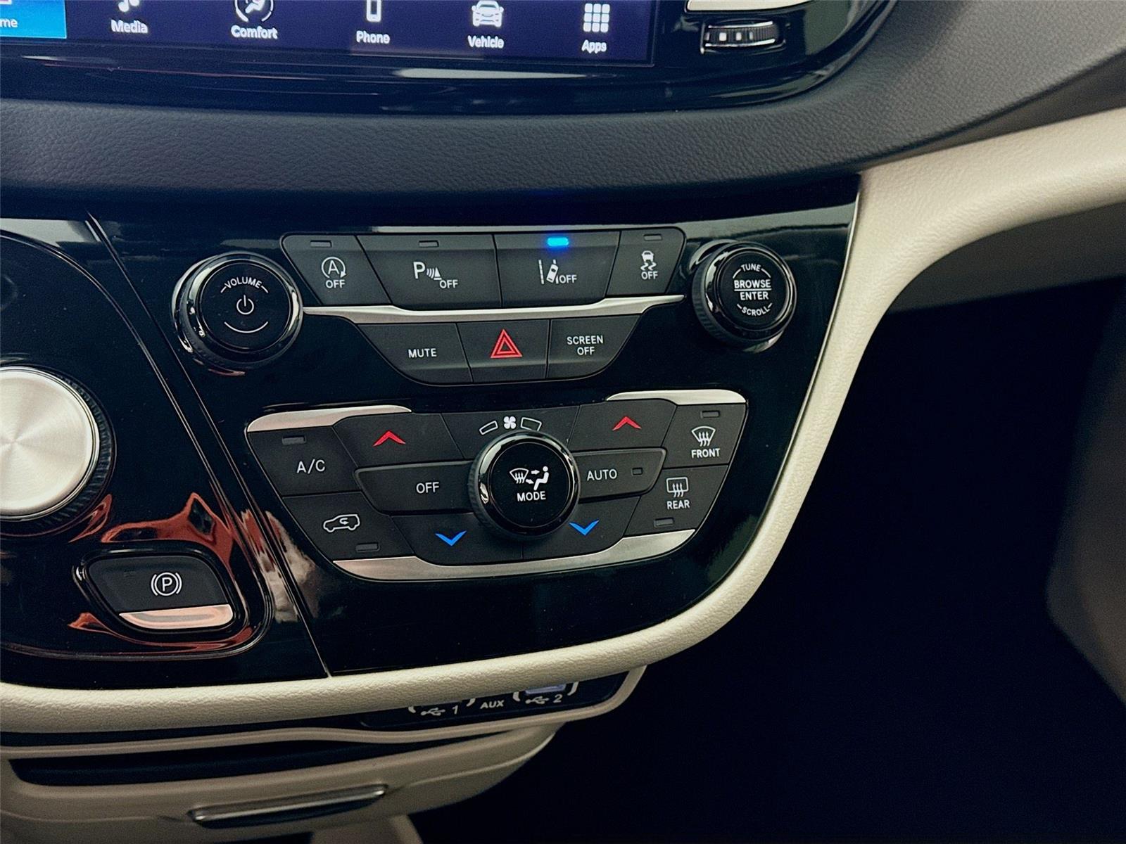 Used 2023 Chrysler Pacifica - photo 11