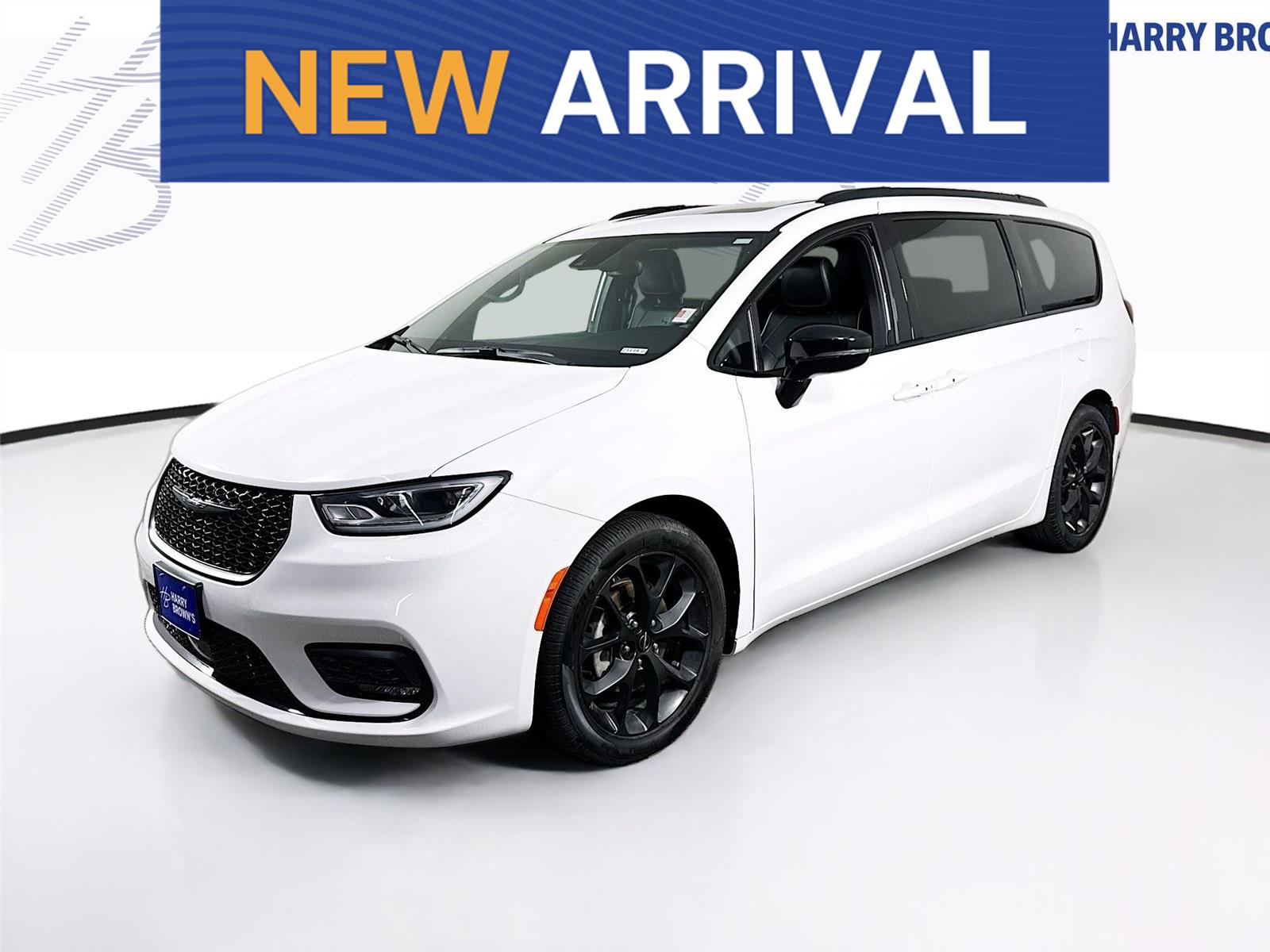 Used 2025 Chrysler Pacifica - photo 1