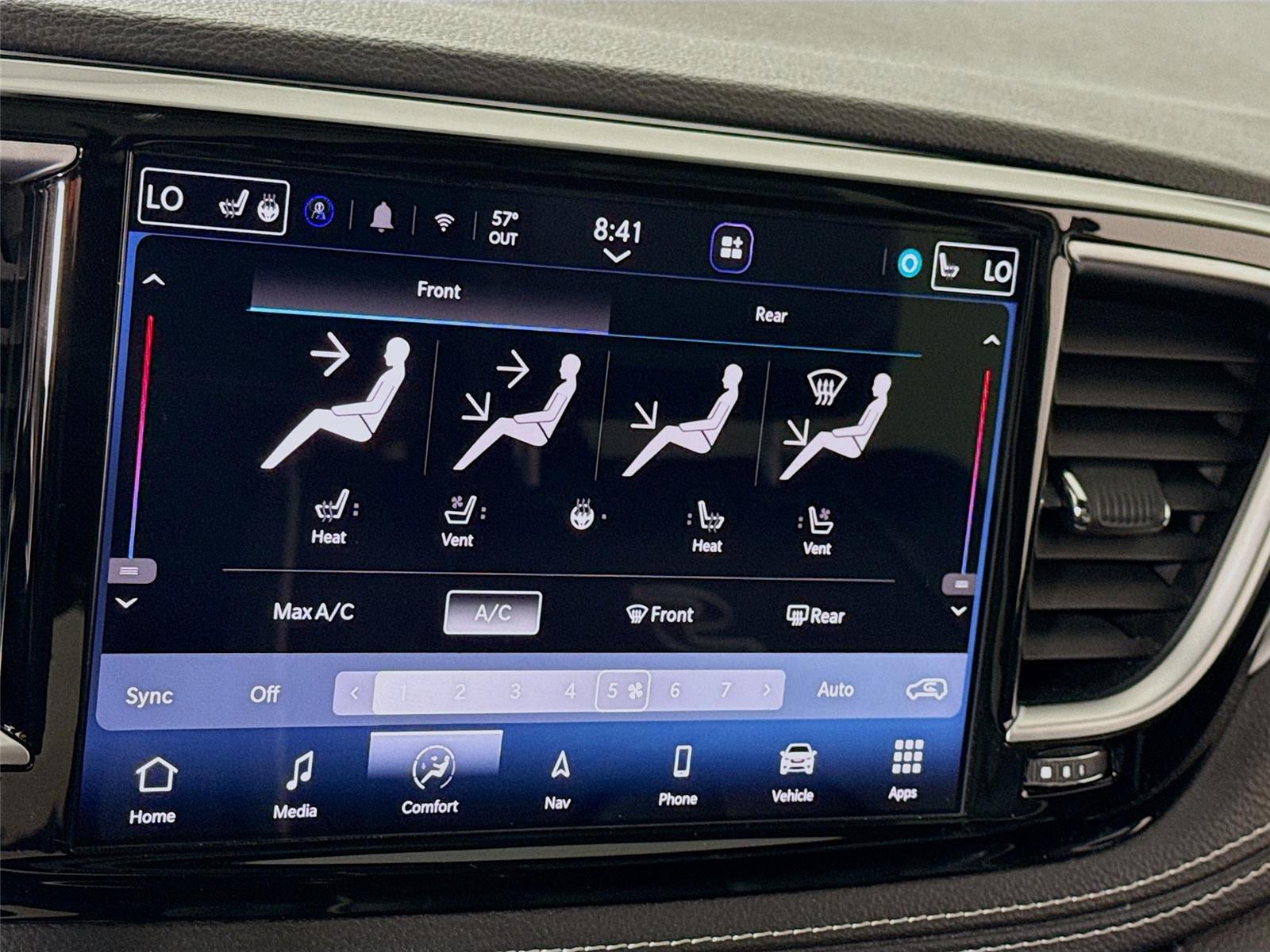 Used 2025 Chrysler Pacifica - photo 7