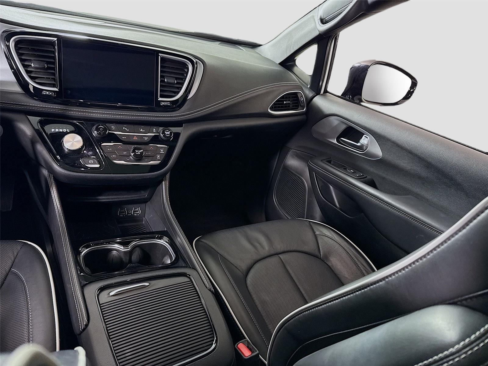 Used 2025 Chrysler Pacifica - photo 10