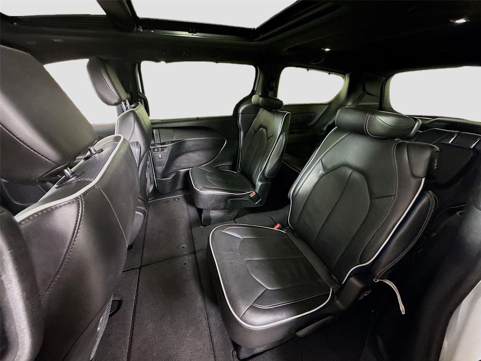 Used 2025 Chrysler Pacifica - photo 11
