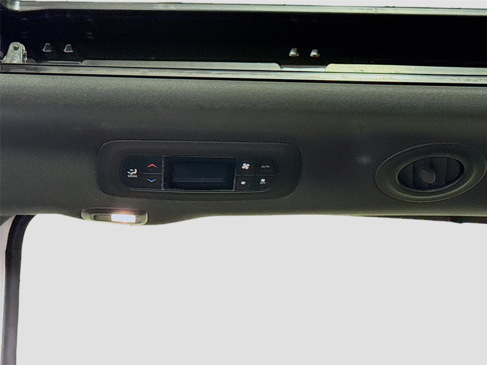 Used 2025 Chrysler Pacifica - photo 12