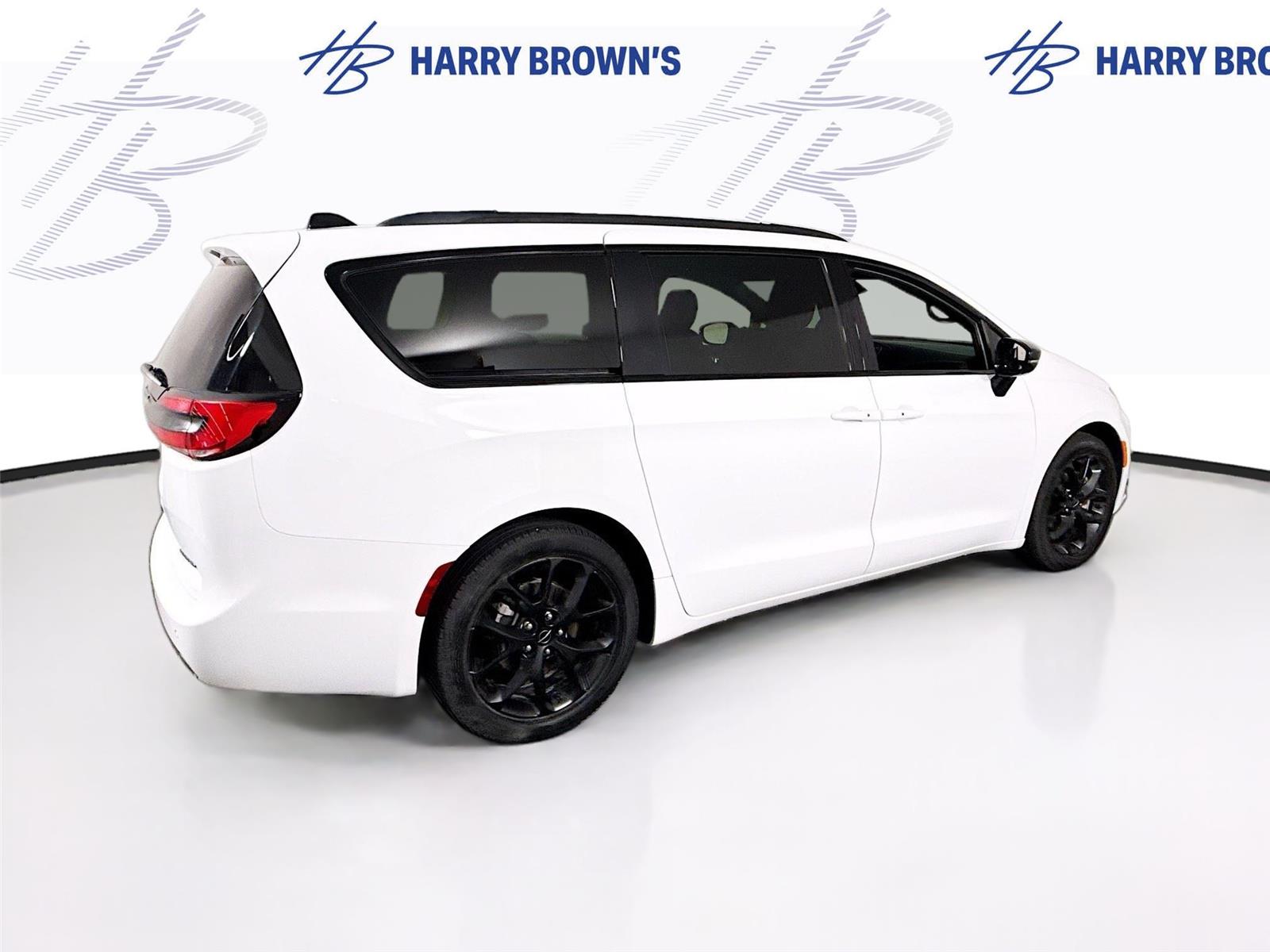 Used 2025 Chrysler Pacifica - photo 27