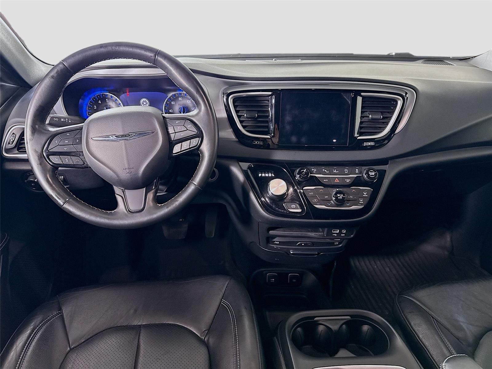 Used 2020 Chrysler Pacifica - photo 2