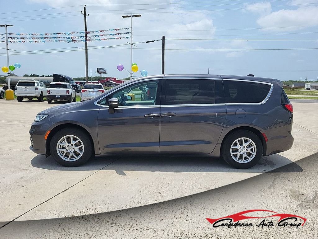 Used 2023 Chrysler Pacifica - photo 5