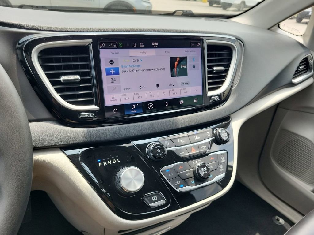 Used 2023 Chrysler Pacifica - photo 14
