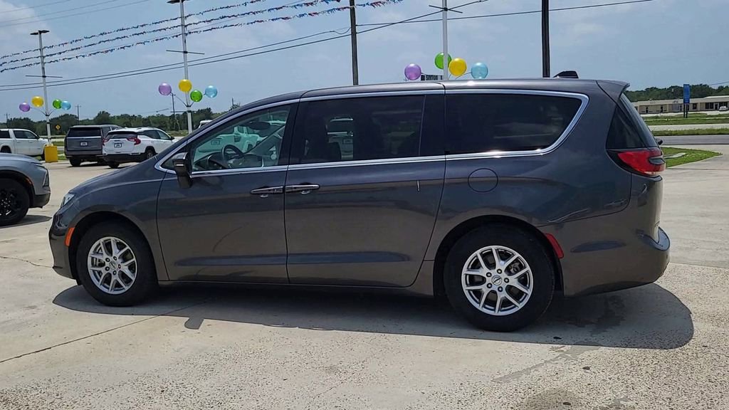 Used 2023 Chrysler Pacifica - photo 8
