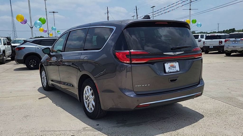 Used 2023 Chrysler Pacifica - photo 2