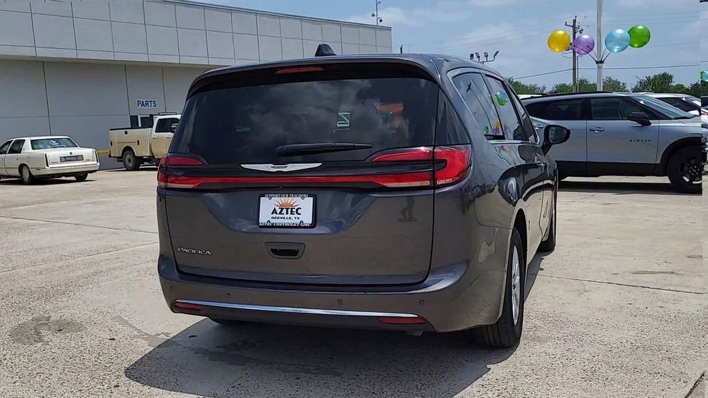 Used 2023 Chrysler Pacifica - photo 9
