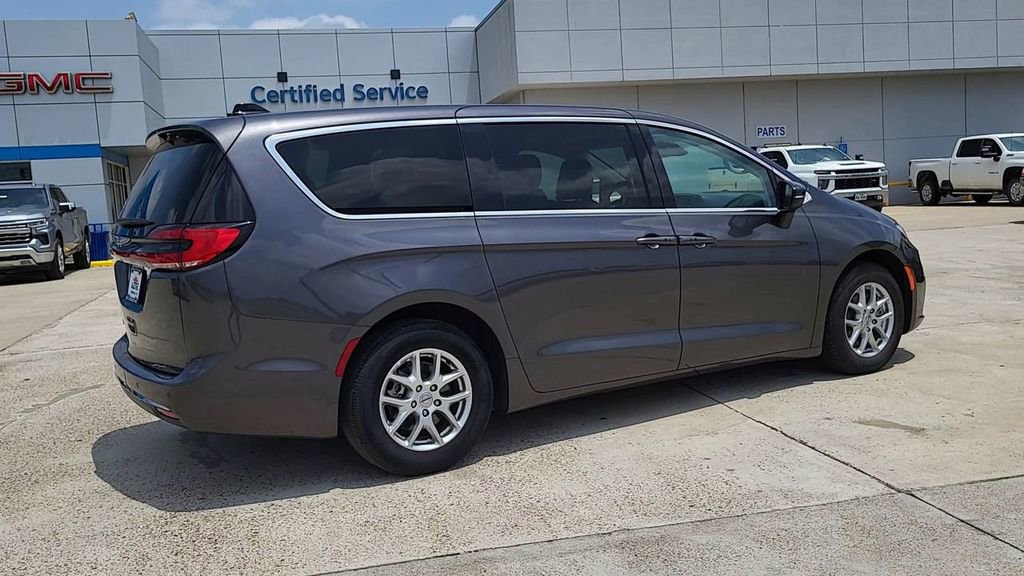 Used 2023 Chrysler Pacifica - photo 10